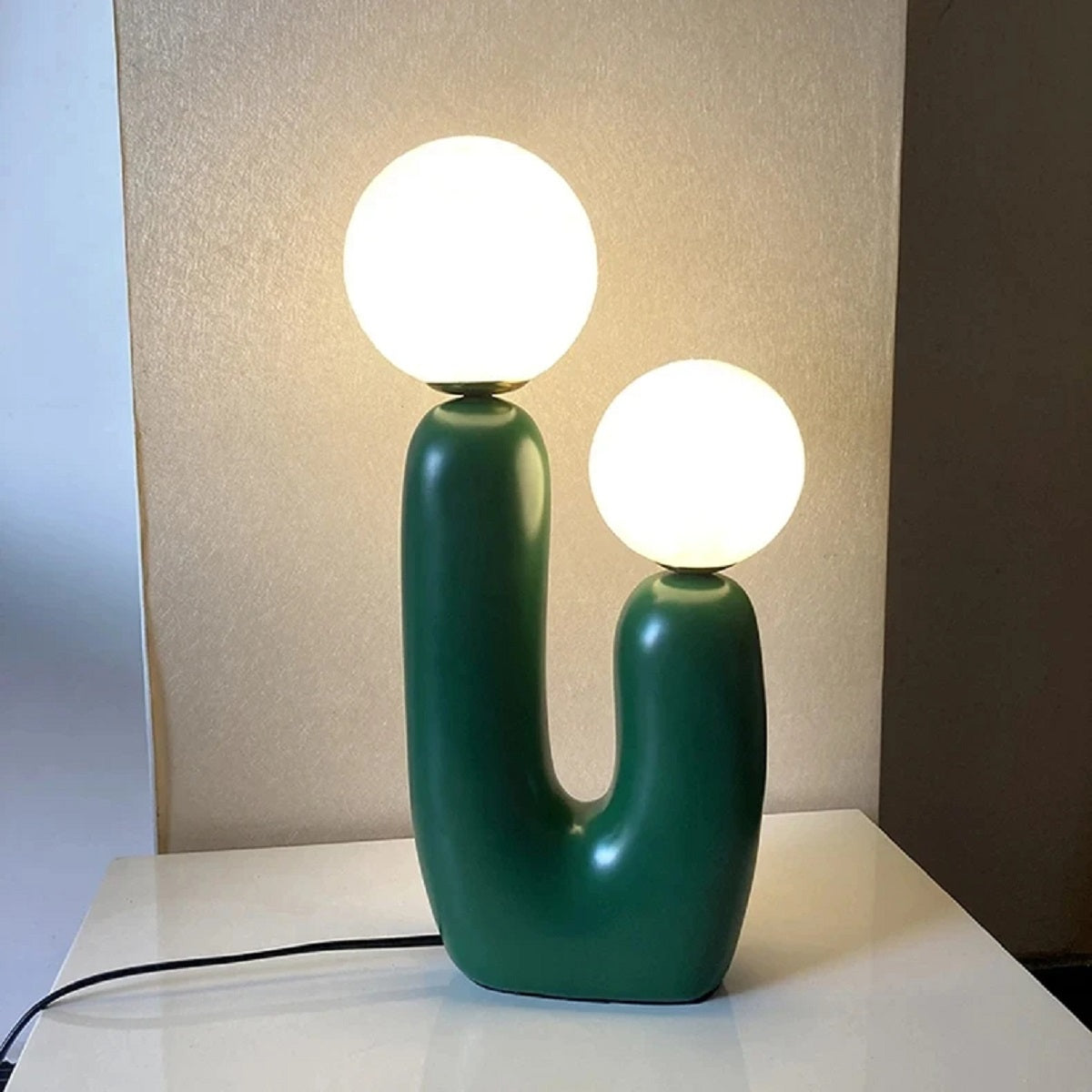 Creative Nordic Art Resin Double-ended Table Lamp