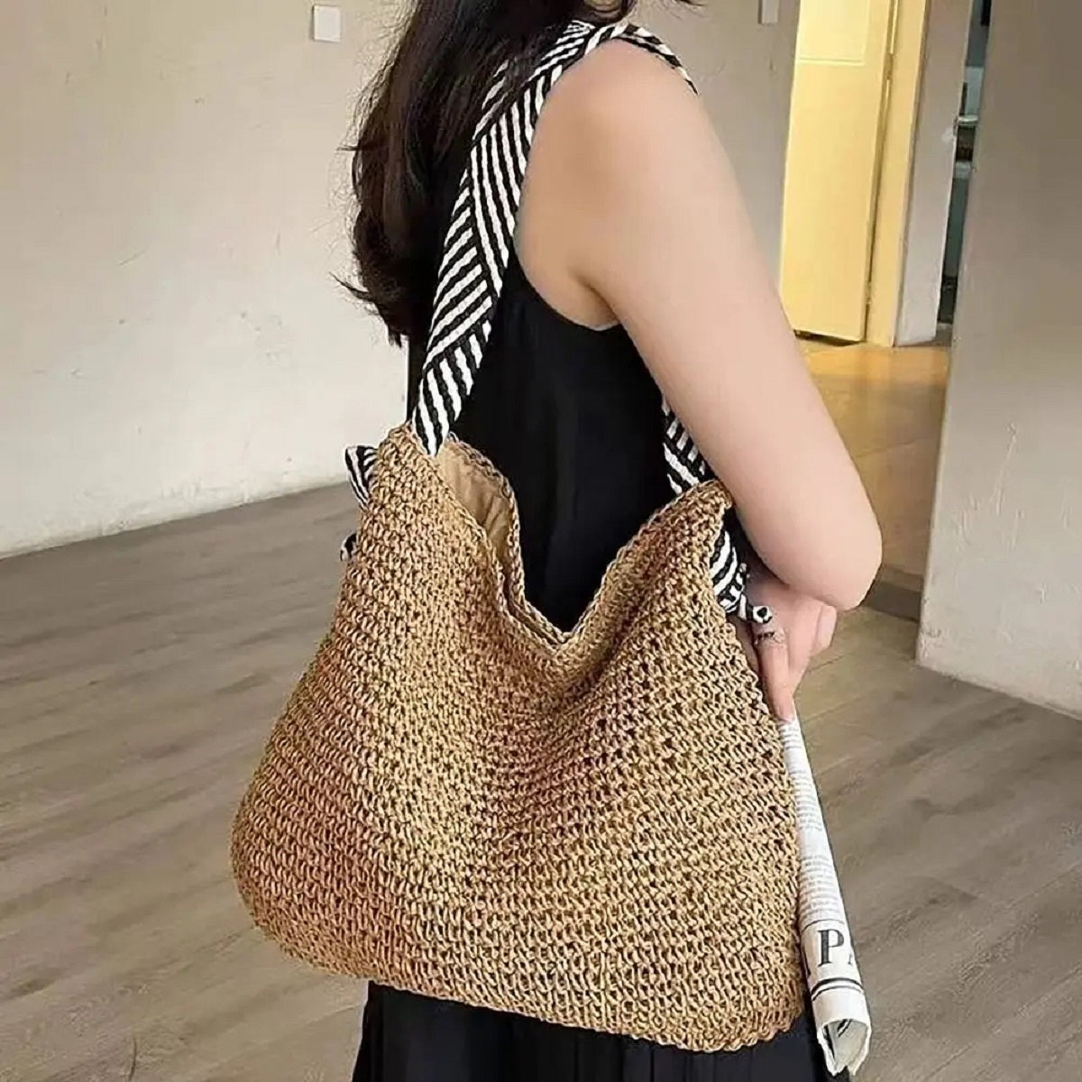 Straw Woven Large Capacity Knot Shoulder Tote Bag